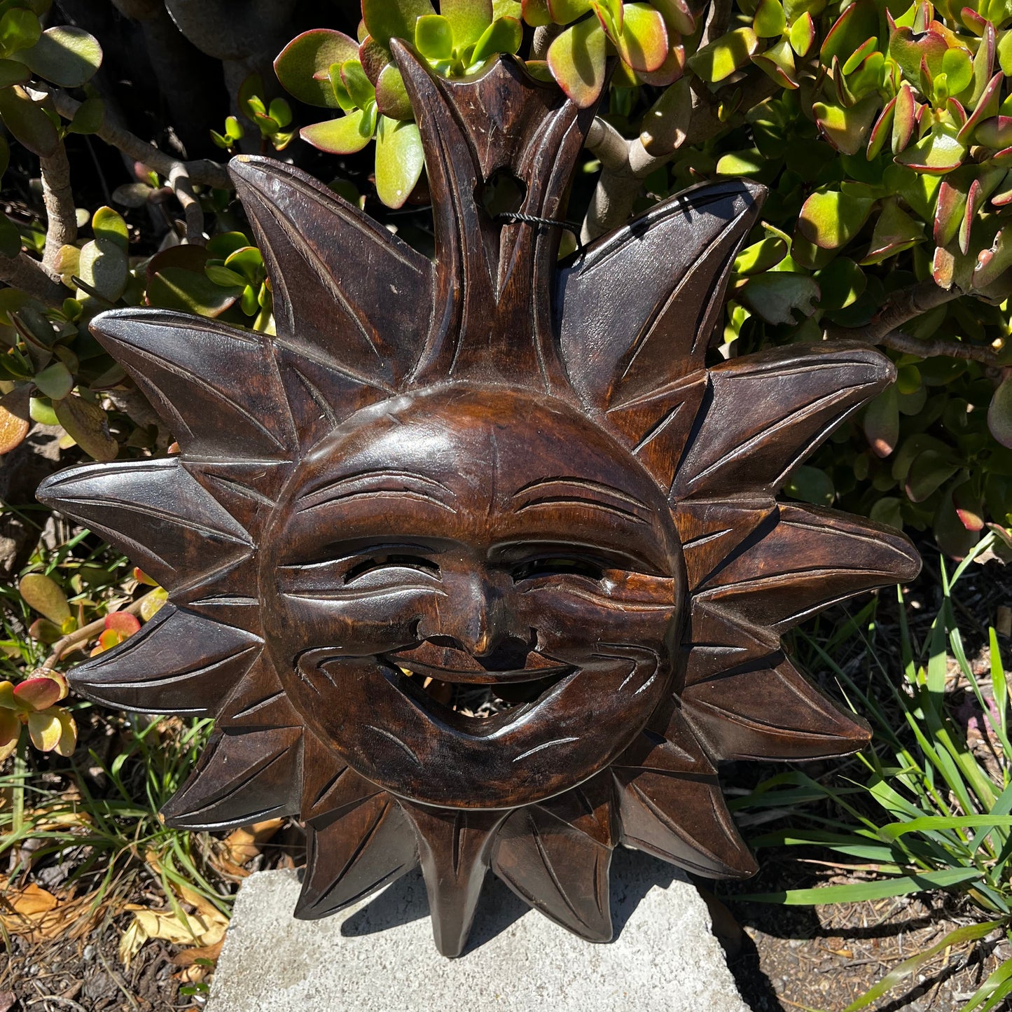 Add good vibes to your space with our Hippie Art Decor – a hand-carved smiling wall plaque that radiates joy, peace, and free-spirited charm. Perfect for boho and retro-inspired homes.