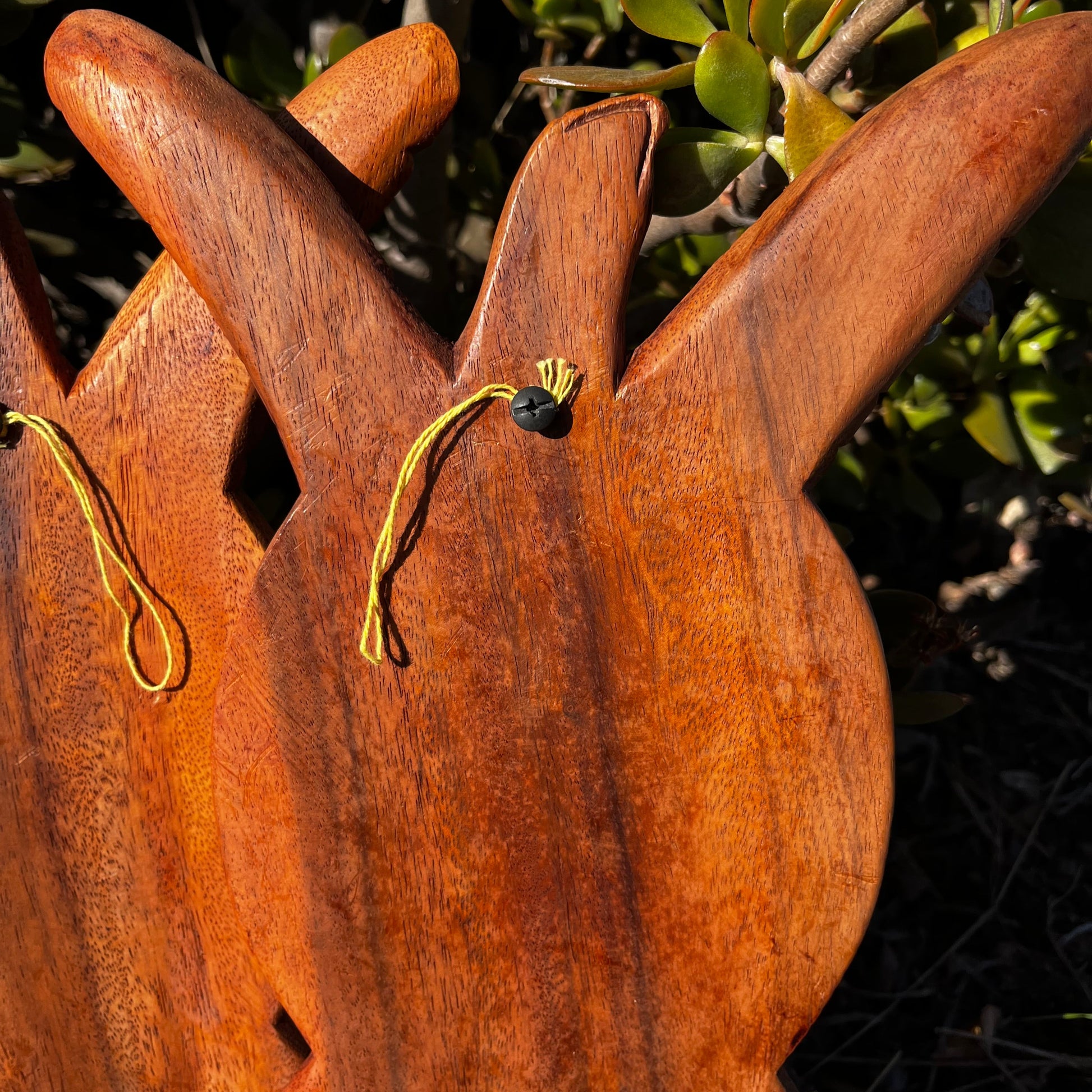 Close-up of the back of a hand-carved wooden turtle wall plaque, highlighting the sturdy hanging hook for easy and secure wall mounting. Crafted from mahogany wood for a durable and artistic finish.