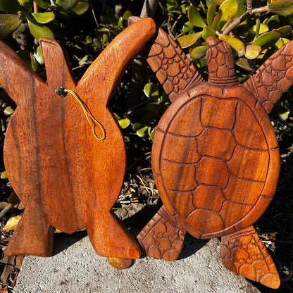 A hand-carved wooden turtle wall plaque set, showcasing the detailed front design and the back with a sturdy hanging hook for easy wall mounting. Made from mahogany wood, perfect for ocean-inspired decor.